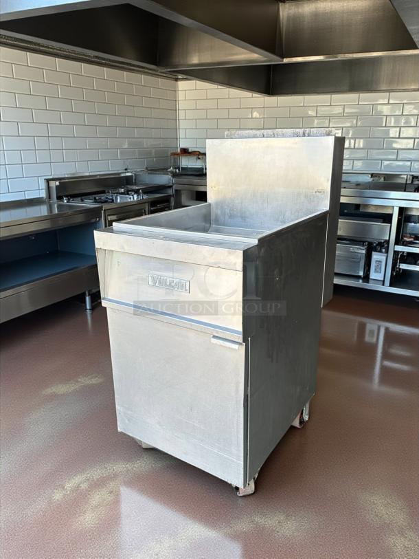 Vulcan LG400-1 natural gas floor fryer in excellent condition; 45-50 lb. capacity, 120,000 BTU, fully tested, and operational.