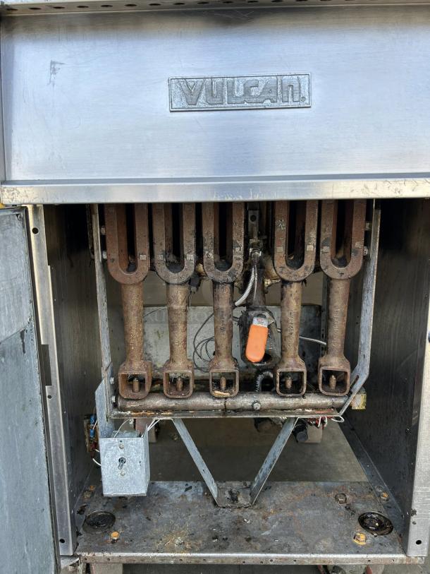 Vulcan LG400-1 natural gas floor fryer, 45-50 lb capacity, 120,000 BTU, internal view, excellent condition, fully tested.