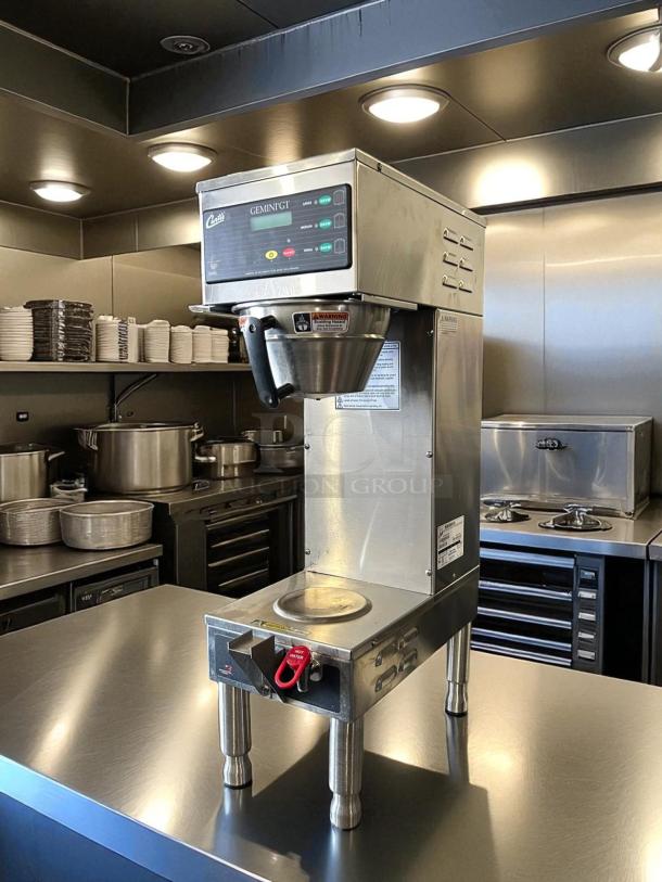 Curtis GEMSS63A1000 G3 Gemini 1.5 Gallon Coffee Brewer, excellent condition, 120/220V, stainless steel, tested and working.