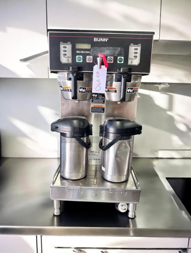 Bunn Dual BrewWISE DBC commercial coffee brewer in excellent condition. Tested, working, 120/240V, features dual brew options.