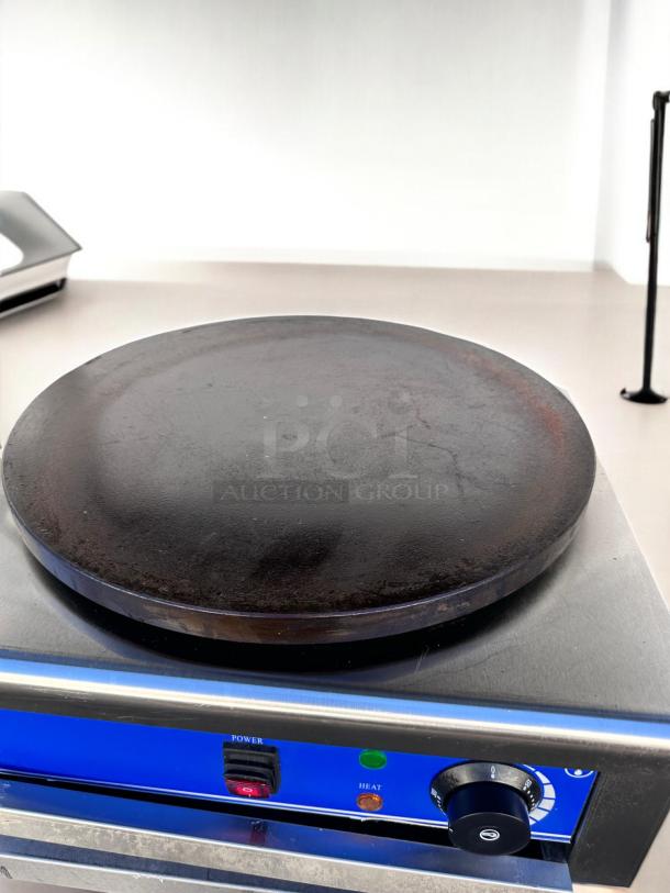 Excellent condition Model Italy HE-1E electric crepe maker, 110V, 1500W, tested working, with power and heat controls.