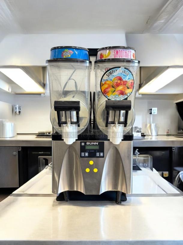 BUNN Ultra-2 slush machine in immaculate condition, 2 hoppers, fully tested and working, stainless steel finish.