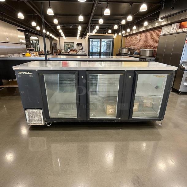 True TBB-4G-HC-LD 90" black bar refrigerator with glass doors, in excellent condition. LED lighting. Fully tested and working.