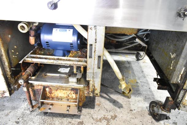 Henny Penny EEG-243 FFFX ST deep fryer with filtration, stainless steel, 3 bays, natural gas, on casters, 225,000 BTU. Some rust visible.