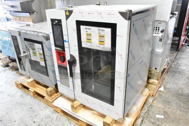 BRAND NEW Blodgett AETG101R stainless steel commercial gas combi convection oven, scratch and dent, Bakers Pride model.
