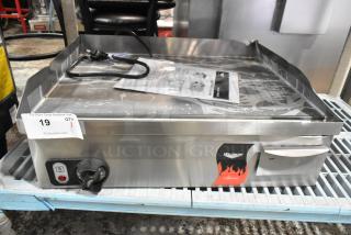 BRAND NEW Vollrath FTA 8024 40716 stainless steel electric griddle, 220V, 1 phase. Scratch and dent condition.