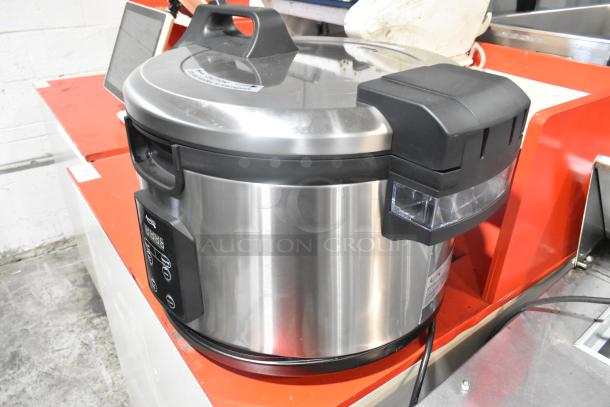 BRAND NEW Avantco 177RCSB90 Rice Cooker, 90 cup capacity, digital display, stainless steel, 240V, minor scratches.