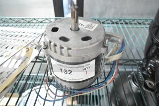 Brand new scratch and dent D0250-6 motor, 120 volts, 1 phase. Label shows auction info. Minor cosmetic damage.