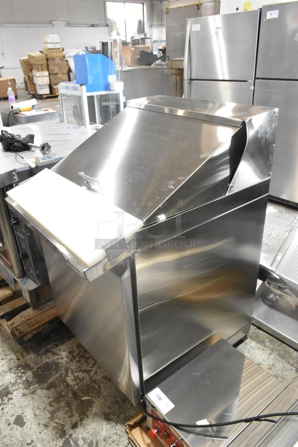 Brand new Avantco 178ZPT27MHC stainless steel 27" 1-door refrigerated sandwich prep table on casters. Scratch and dent condition.