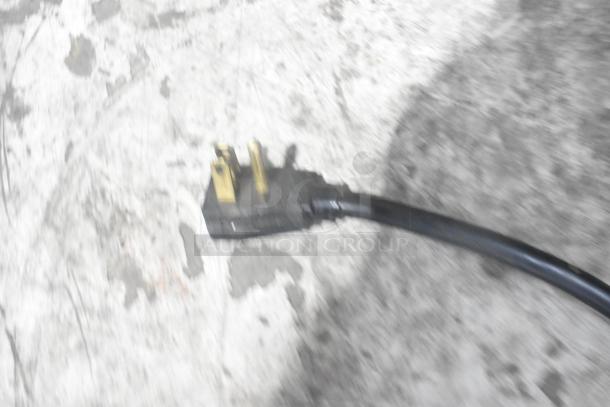 Electrical plug for True GDM-12 cooler, 115 volts, suitable for commercial use.