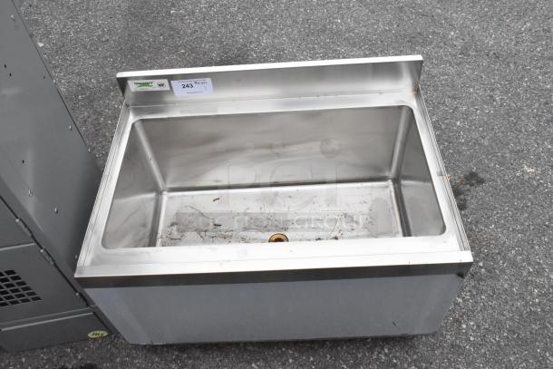 BRAND NEW Regency 600IB2130 21"x30" stainless steel underbar ice bin, scratch and dent, with bottle holders, tag visible.