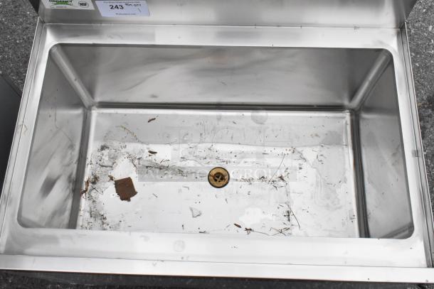 BRAND NEW Regency 600IB2130 stainless steel underbar ice bin, 21"x30", with bottle holders, scratch and dent condition.