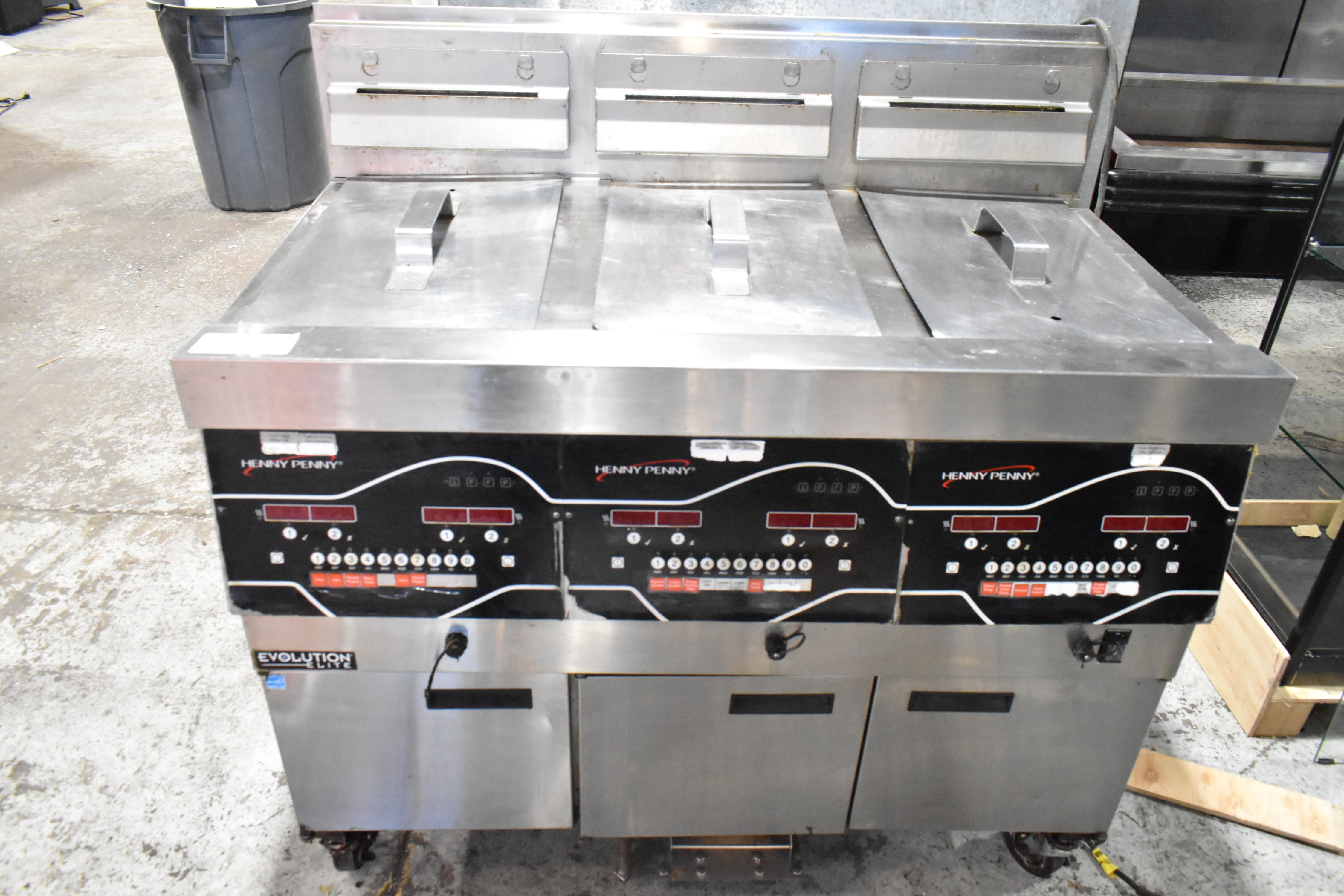 Henny Penny 3-bay premium fryer system
