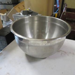 Tramontina 13 Quart stainless steel mixing bowl, polished finish, gently used, durable and ideal for large batches.