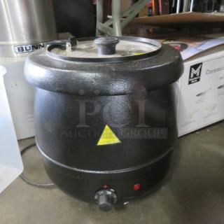 Glen Ray Soup Kettle, 120 Volt, black, round design with lid, temperature control knob, gently used condition.