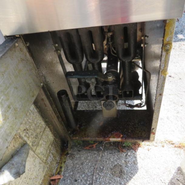 Cookrite Natural Gas Deep Fryer, Model ATFS-40. Includes 2 baskets, R/L side splash. Dimensions: 16x30x50 inches.  
