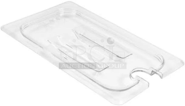 Brand new Cambro 40CWCHN135 clear polycarbonate ¼-size notched food pan cover with handle.