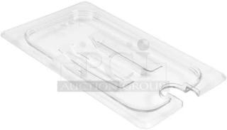 Brand new Cambro 40CWCHN135 clear polycarbonate ¼-size notched food pan cover with handle.