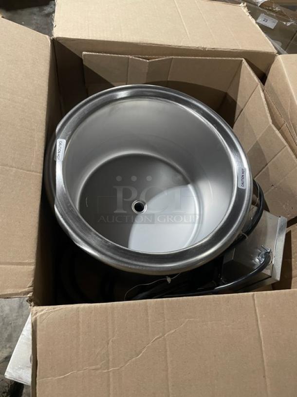Brand new Vollrath 11 Qt. modular drop-in soup well, model 364510, with thermostatic control, stainless steel, electric powered.