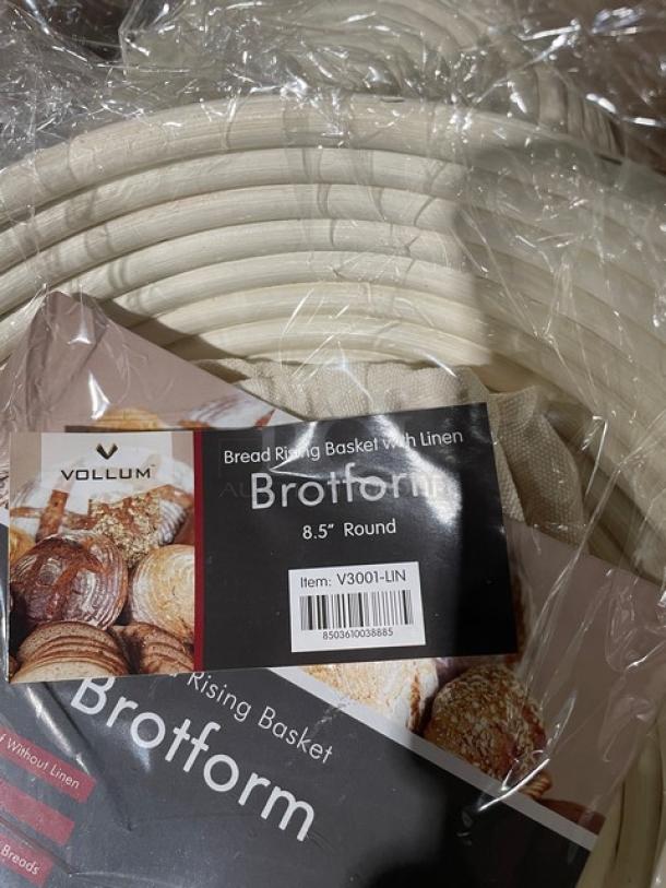 Vollum Brotform Series 8.5" round bread rising basket, model V3001-LIN, new with linen, commercial quality.