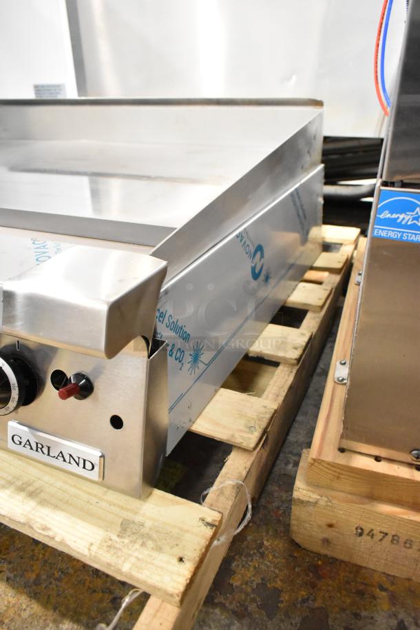 Garland GTGG36-GT36M 36" stainless steel gas griddle. Thermostatic controls, 84,000 BTU, scratch and dent condition.