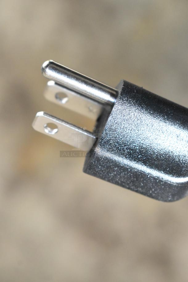 Close-up of power cord prong from Avantco 177RWB92 rice warmer. Brand new, scratch and dent condition, 120 volts.