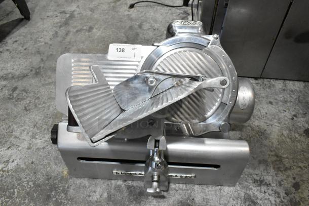 Globe 660 metal commercial meat slicer, features blade sharpener, 115 volts, 1 phase. Good condition, includes model label.