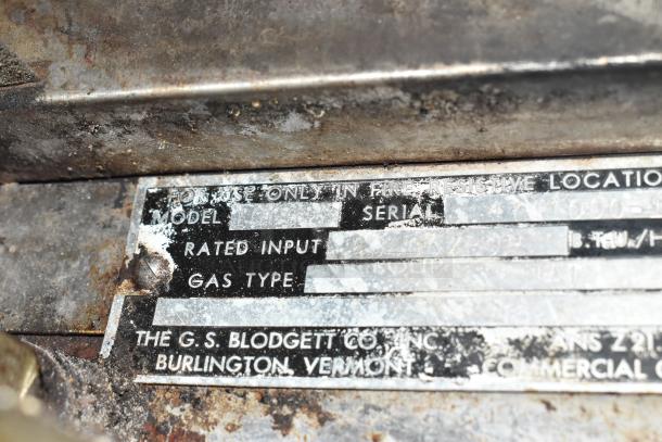 Blodgett 1000-S commercial pizza oven label, showing model and gas type details. Stainless steel, 60,000 BTU, natural gas.