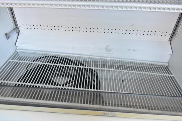 True TAC-48GS-LD commercial merchandiser, metal shelves, 208-230V, 1 phase, grab-and-go design, clean condition.
