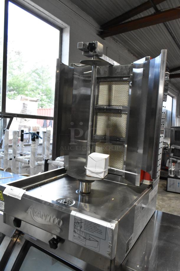 Avantco 177VB203 stainless steel gas vertical broiler, 65 lb capacity, 28,500 BTU, scratch and dent condition, new.