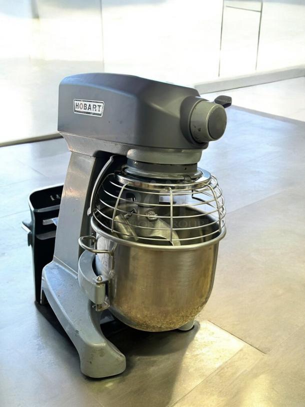 Hobart HL200-10STD Legacy+ 20 qt planetary mixer, bench model, 1/2 hp, 100-120v, excellent condition, fully tested.