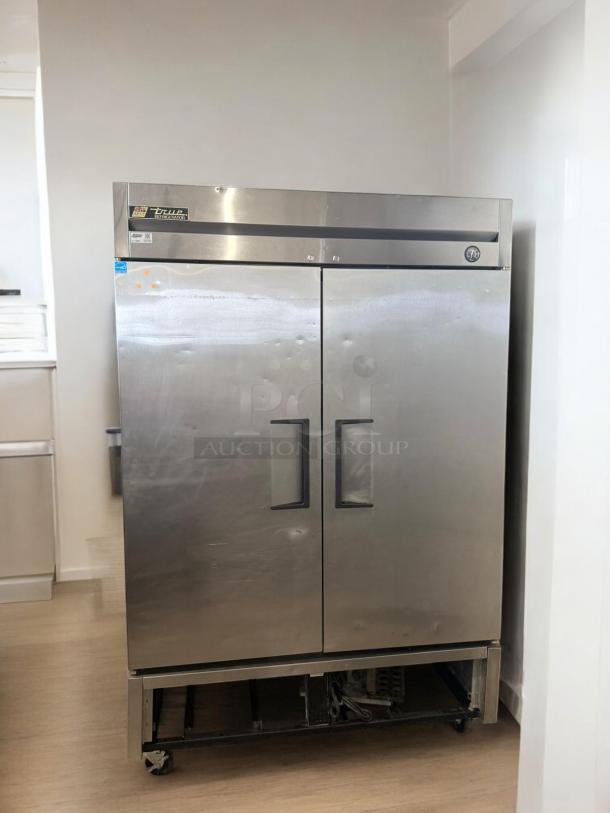 True T-49-HC double door reach-in refrigerator, excellent condition, stainless steel, model T-49-HC, 115V, fully tested.