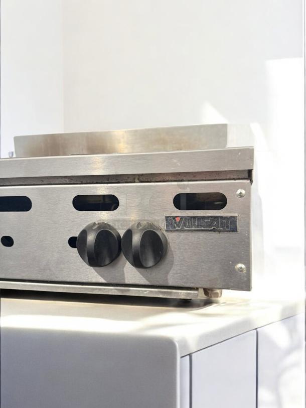 Vulcan VHP636-1, 6-burner gas hot plate, excellent condition. Natural gas, 120V ignition, fully tested, Vulcan logo visible.