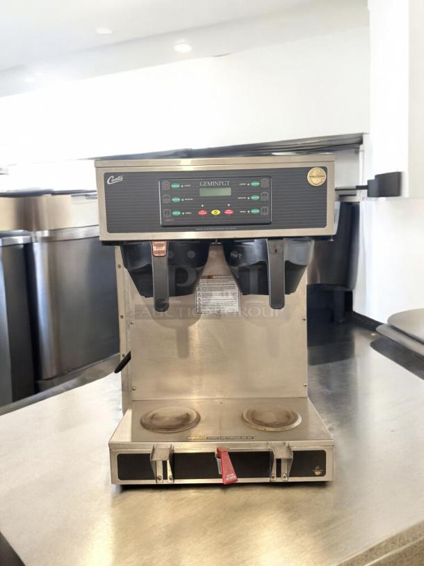 Curtis GEMTS10A1000 Gemini Twin Coffee Brewer, excellent condition, fully tested, 220V, stainless steel, two warmers.