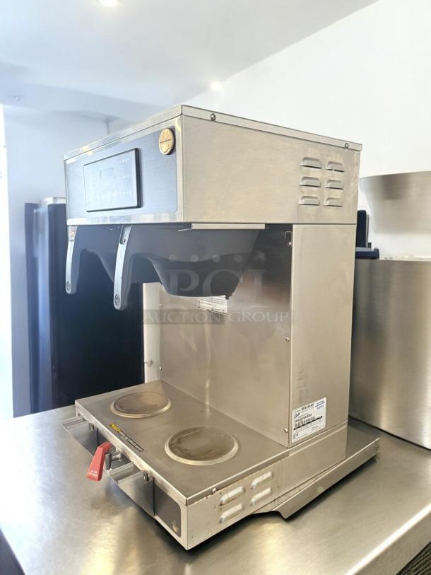 Curtis GEMTS10A1000 Gemini Twin Coffee Brewer in excellent condition, 220V, fully tested and working, stainless steel design.