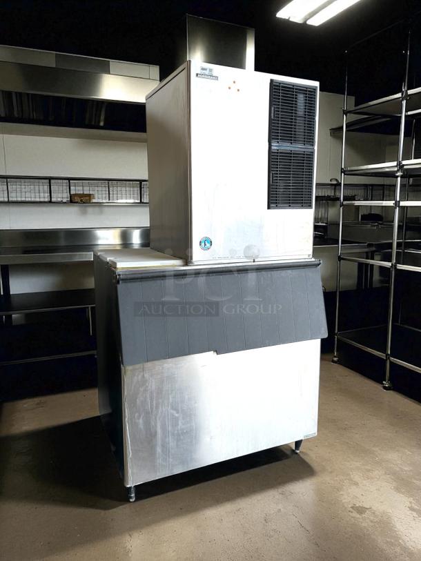 Hoshizaki KM-901MAH 30" air-cooled crescent cube ice machine, great condition, tested working, 950 lb capacity, 208v, 1PH.