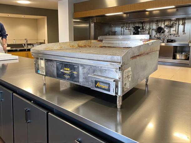 AccuTemp GGF1201A3650-T1 AccuSteam 36"x30" natural gas griddle, 70,000 BTU, tested, working condition, stainless steel.