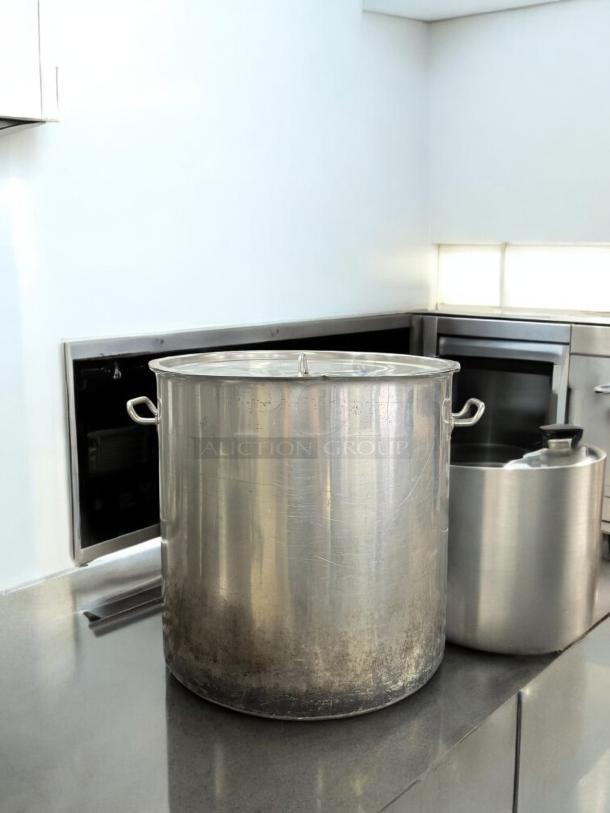 Excellent condition large capacity stainless steel stock pot with lid, heavy-duty, fully tested and working, polished finish.