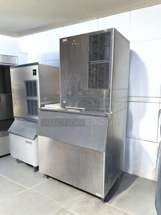 Hoshizaki commercial ice machine with bin, excellent condition, 115V, fully tested and working.