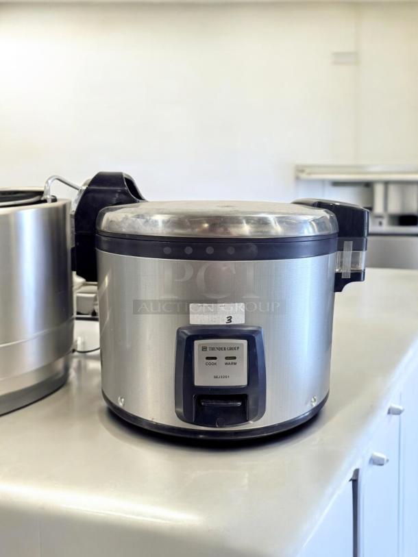 Thunder Group SEJ3201 electric rice cooker/warmer, 30-cup capacity, excellent condition, 120V, fully tested, silver finish.