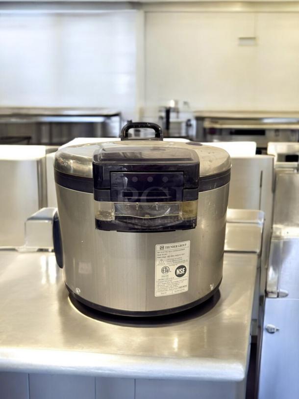 Thunder Group SEJ3201 electric rice cooker in excellent condition, 30-cup capacity, NSF and ETL certified, 120V.
