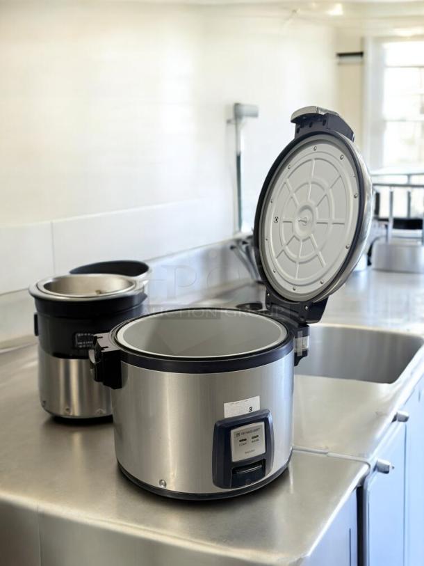 Thunder Group SEJ3201 rice cooker, 30-cup capacity, stainless steel, excellent condition, tested and working, 120V.