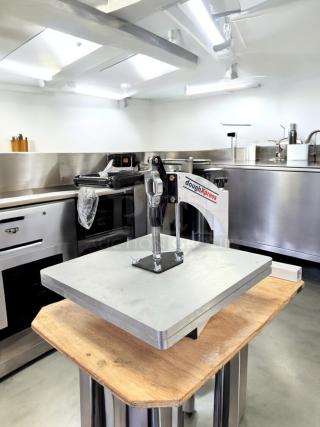 Excellent Condition – DoughXpress Pizza Dough Press – Manual – Fully Tested & Working! - Item #1204697