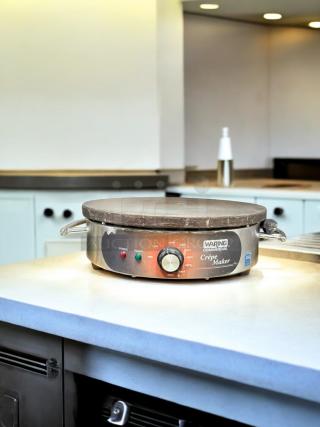 Excellent Condition – Waring Commercial Crepe Maker – Model WSC160 – 120V – Fully Tested & Working! - Item #1204730