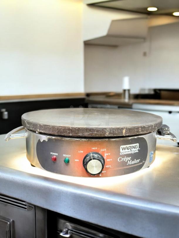 Waring Commercial Crepe Maker, Model WSC160, in excellent condition, 120V, fully tested, with temperature control knob.