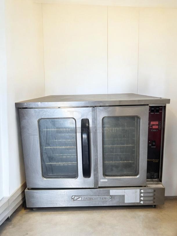 Southbend Marathoner Gold electric convection oven, excellent condition, dual glass doors, 208/240V, fully tested.