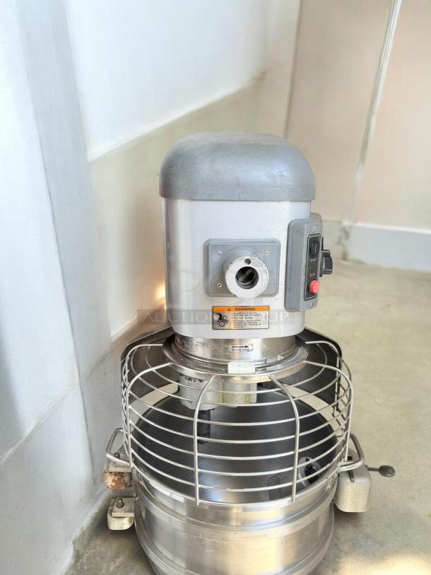 Hobart HL662 Planetary Mixer in excellent condition, 200-240V. Features durable casing, safety guard, fully tested.