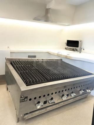 Vulcan VCRG36-M 36" commercial gas charbroiler in excellent condition, natural gas, fully tested and working.