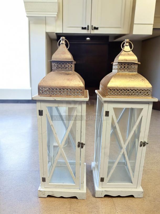 Pair of Moroccan-style lanterns, excellent condition, white wood frame, gold metal top, fully inspected, ready for use.