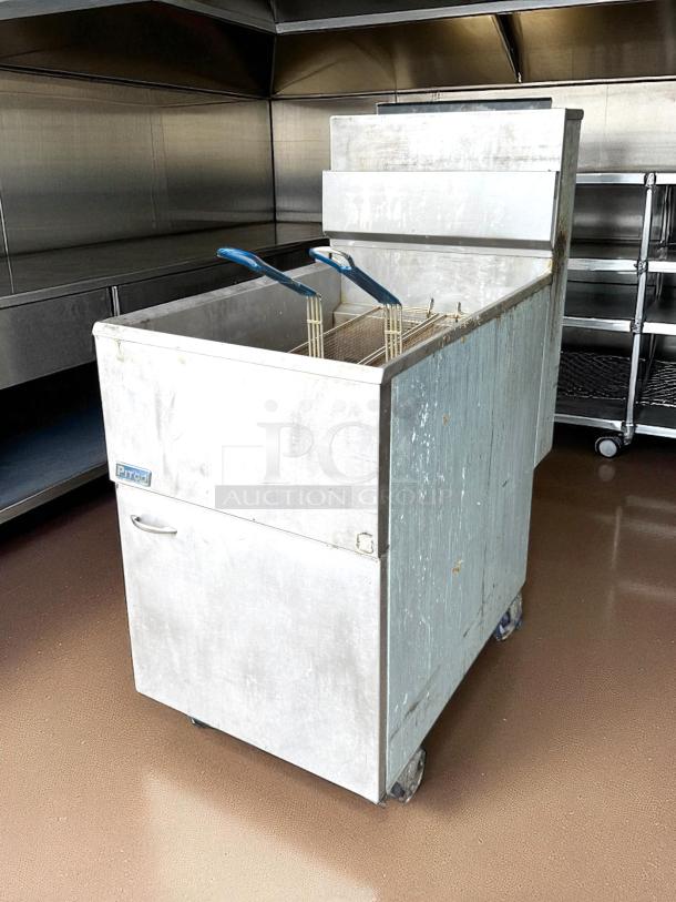 Pitco SSH55 Solstice Supreme 50 lb. gas fryer with filter drawer, natural gas, great condition, fully tested, two fry baskets.